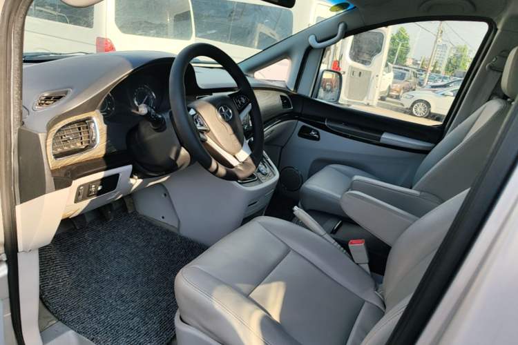 Used JAC Group Refine M5 2016 2.0T Gasoline Manual Business Edition Driver Seat