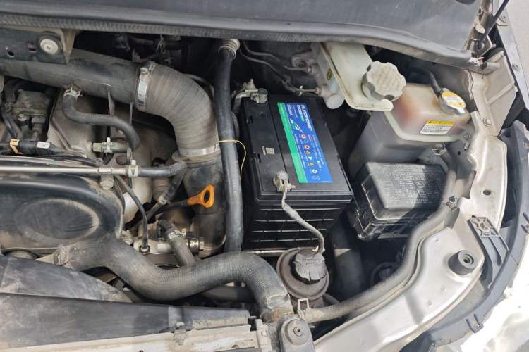 Used JAC Group Refine M5 2016 2.0T Gasoline Automatic Business Edition Engine Bay Left