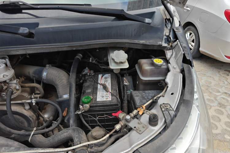 Used JAC Group Refine M5 2016 2.0T Gasoline Automatic Business Edition Engine Bay Left