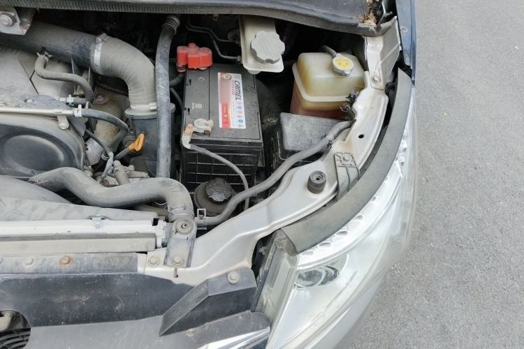Used JAC Group Refine M5 2016 2.0T Gasoline Automatic Business Edition Engine Bay Left