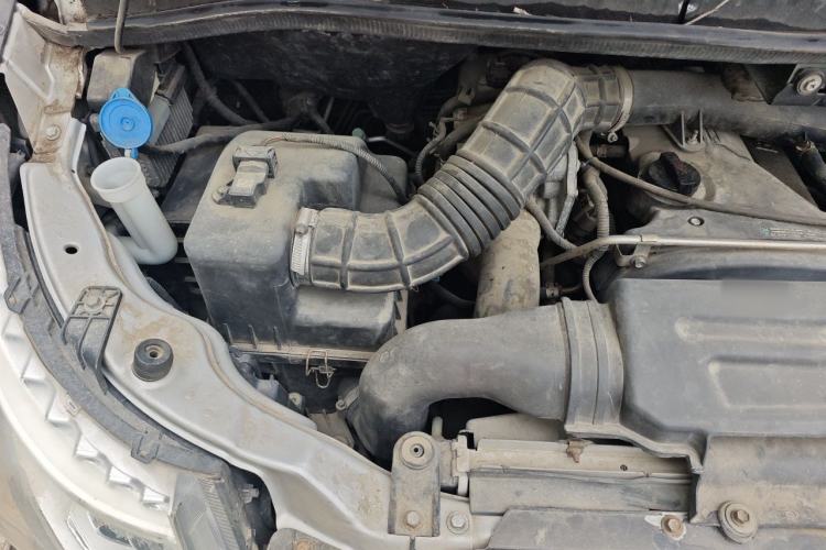 Used JAC Group Refine M5 2016 2.0T Gasoline Automatic Business Edition Engine Bay Right