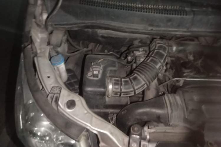 Used JAC Group Refine M5 2016 2.0T Gasoline Manual Business Edition Engine Bay Right