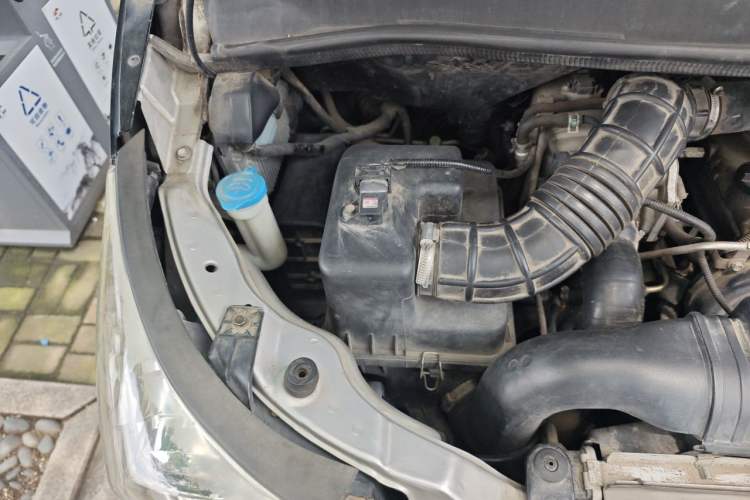 Used JAC Group Refine M5 2016 2.0T Gasoline Automatic Business Edition Engine Bay Right
