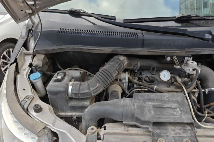 Used JAC Group Refine M5 2016 2.0T Gasoline Automatic Business Edition Engine Bay Right