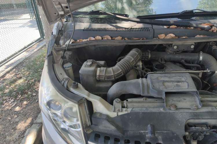 Used JAC Group Refine M5 2016 2.0T Gasoline Manual Business Edition Engine Bay Right