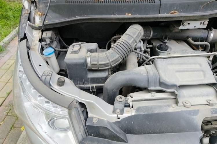 Used JAC Group Refine M5 2016 2.0T Gasoline Automatic Business Edition Engine Bay Right