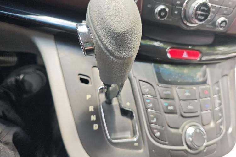 Used JAC Group Refine M5 2016 2.0T Gasoline Automatic Business Edition Gear Lever