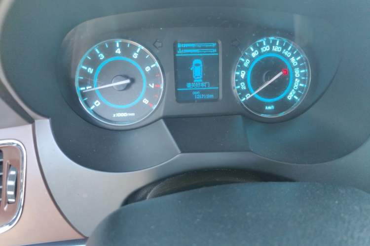 Used JAC Group Refine M5 2016 2.0T Gasoline Manual Business Edition Odometer Close Up