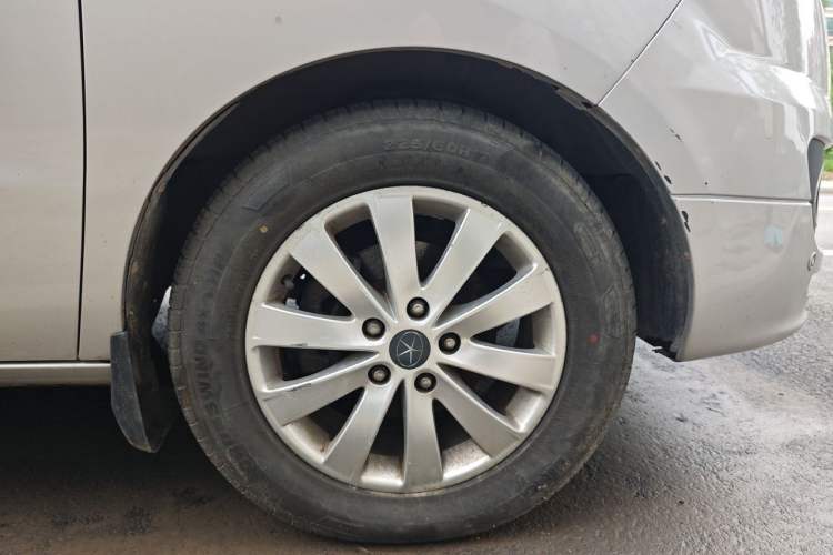 Used JAC Group Refine M5 2016 2.0T Gasoline Automatic Business Edition Right Front Wheel Hub