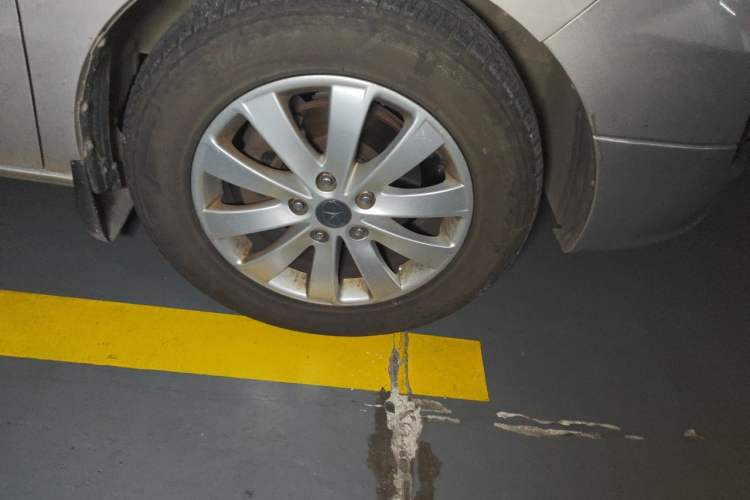 Used JAC Group Refine M5 2016 2.0T Gasoline Automatic Business Edition Right Front Wheel Hub
