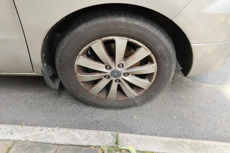 Used JAC Group Refine M5 2016 2.0T Gasoline Automatic Business Edition Right Front Wheel Hub