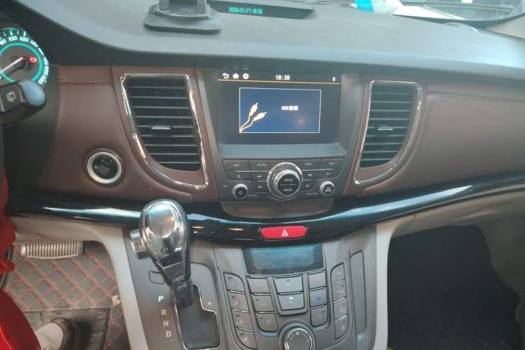 Used JAC Group Refine M5 2016 2.0T Gasoline Automatic Business Edition Audio And AC Panel