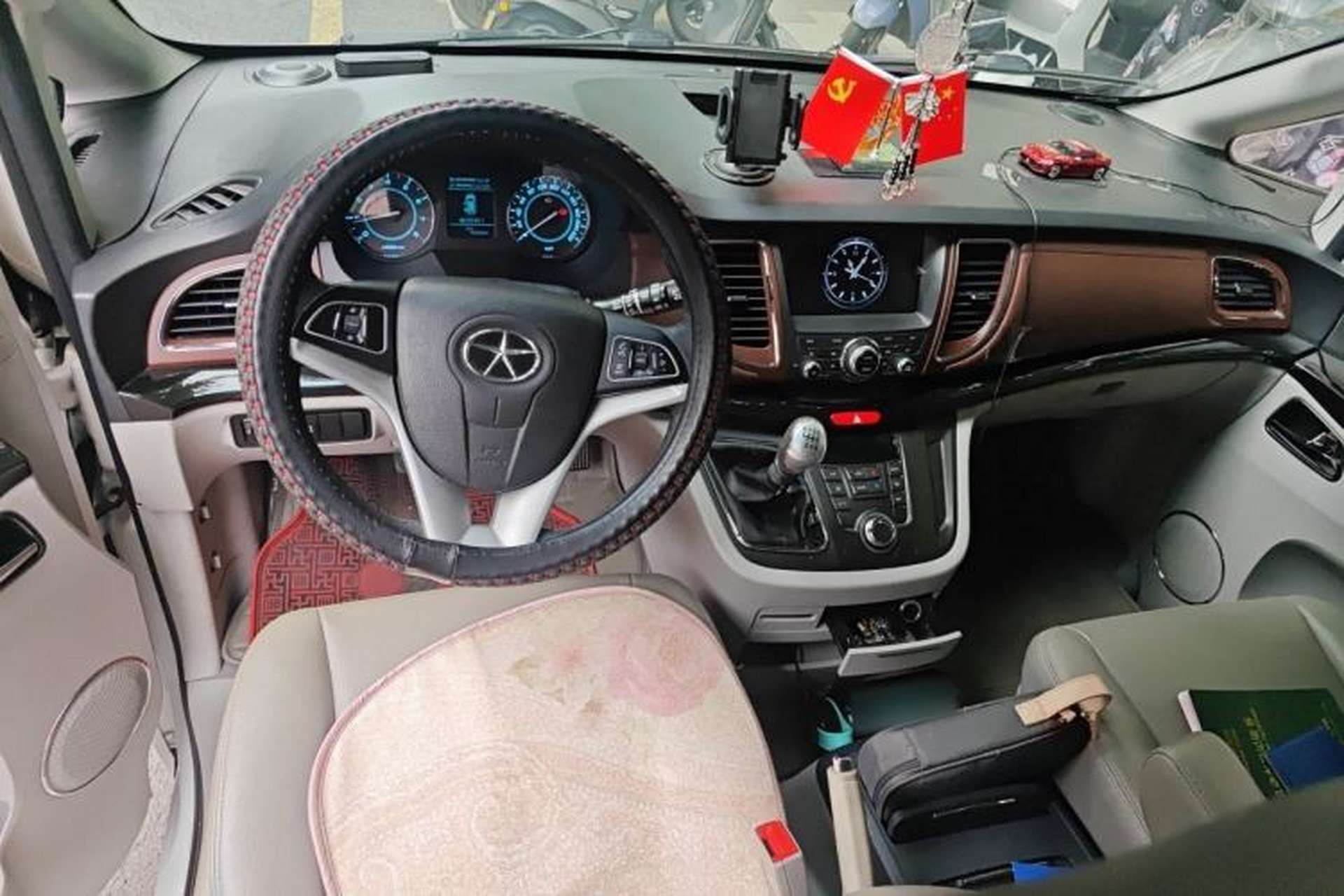 Used JAC Group Refine M5 2016 2.0T Gasoline Manual Business Edition Center Console
