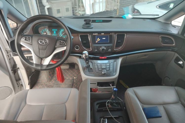 Used JAC Group Refine M5 2016 2.0T Gasoline Automatic Business Edition Center Console