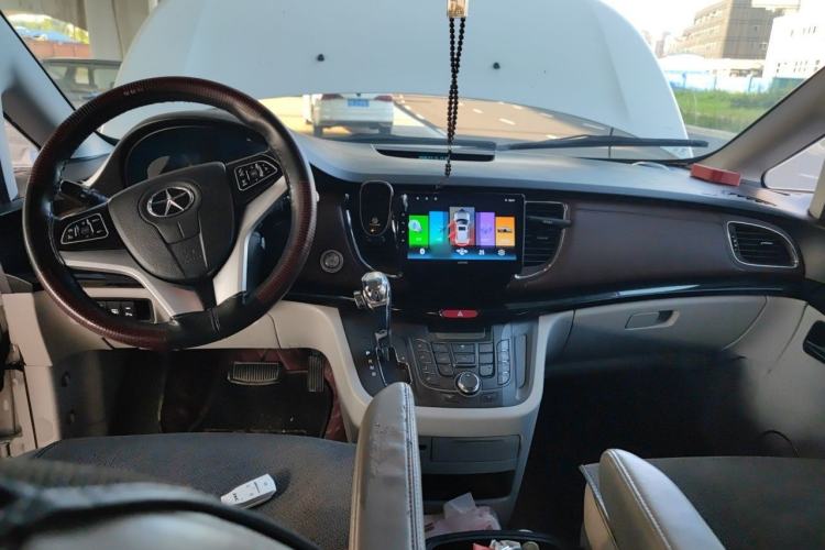 Used JAC Group Refine M5 2016 2.0T Gasoline Automatic Business Edition Center Console
