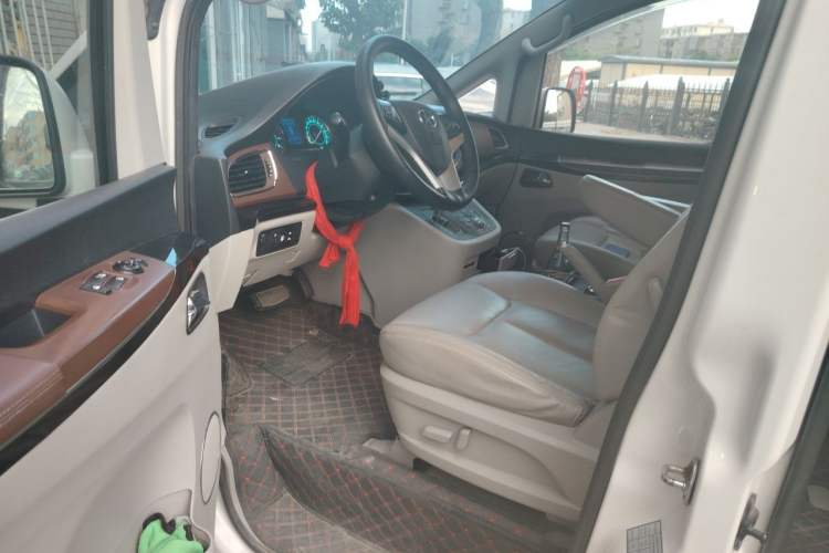 Used JAC Group Refine M5 2016 2.0T Gasoline Automatic Business Edition Driver Seat