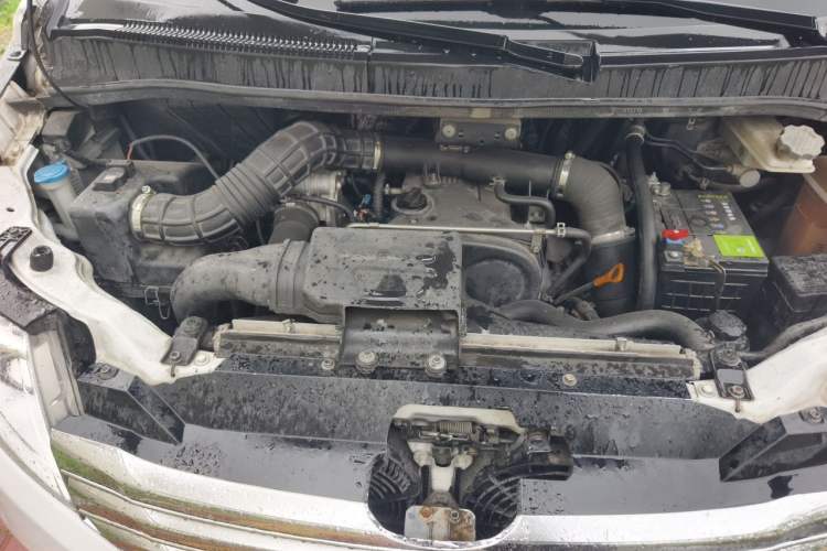Used JAC Group Refine M5 2016 2.0T Gasoline Automatic Business Edition Engine Bay