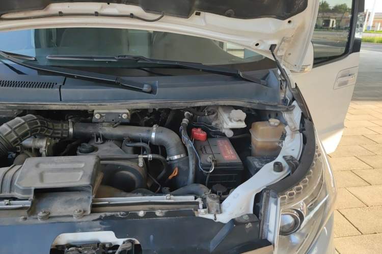 Used JAC Group Refine M5 2016 2.0T Gasoline Automatic Business Edition Engine Bay Left