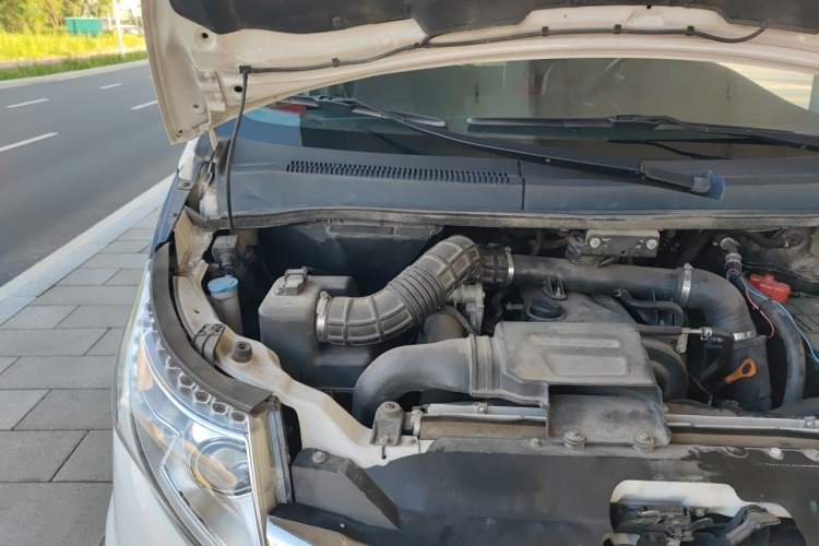 Used JAC Group Refine M5 2016 2.0T Gasoline Automatic Business Edition Engine Bay Right