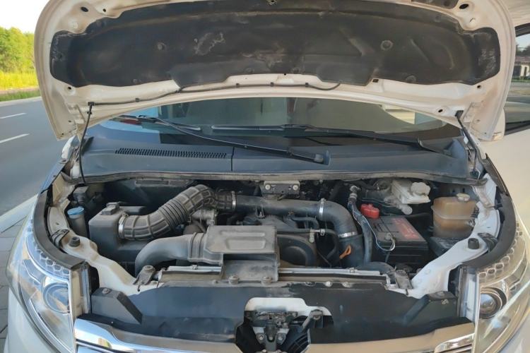 Used JAC Group Refine M5 2016 2.0T Gasoline Automatic Business Edition Engine Bay