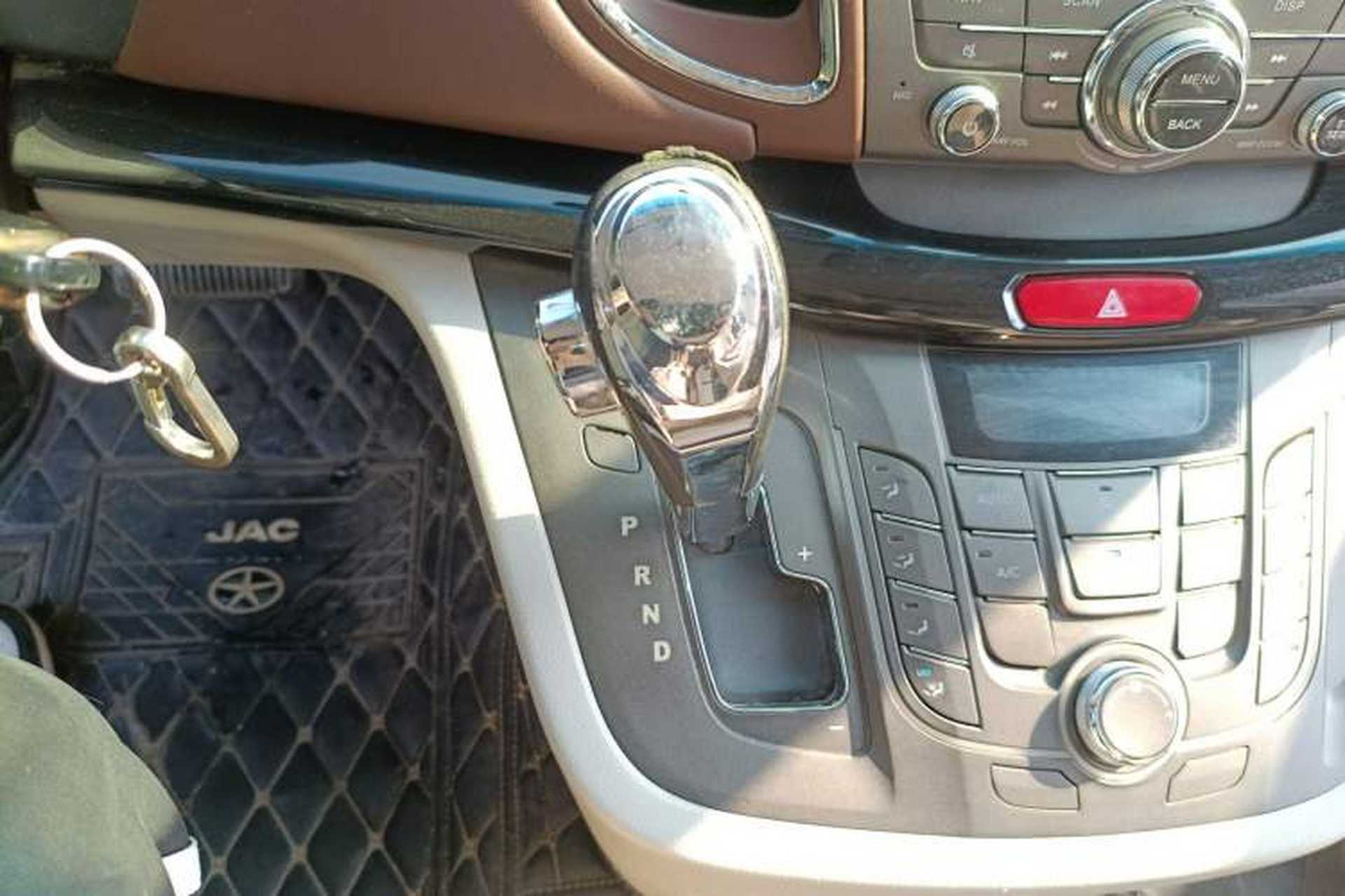Used JAC Group Refine M5 2016 2.0T Gasoline Automatic Business Edition Gear Lever