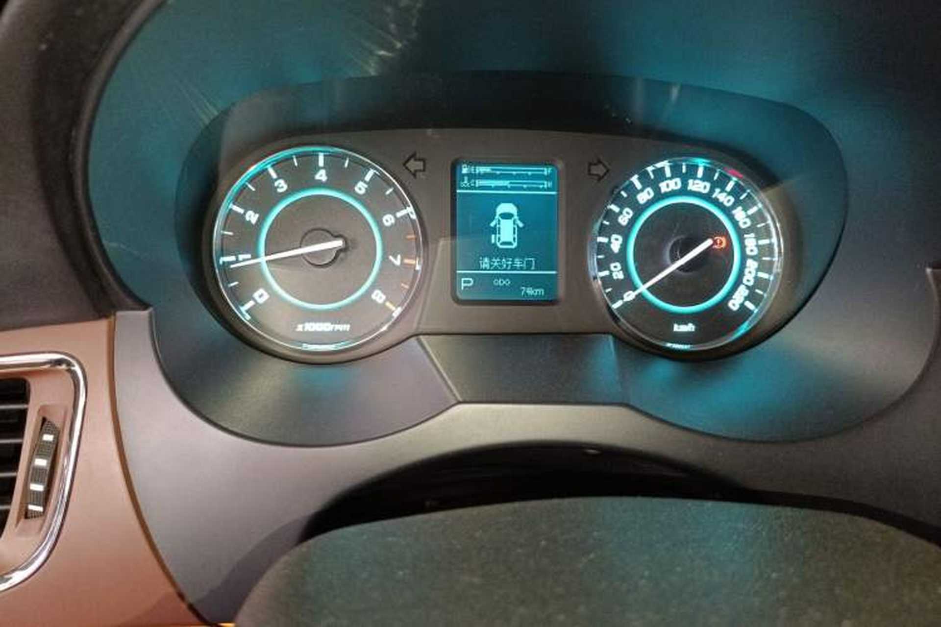 Used JAC Group Refine M5 2016 2.0T Gasoline Automatic Business Edition Odometer Close Up