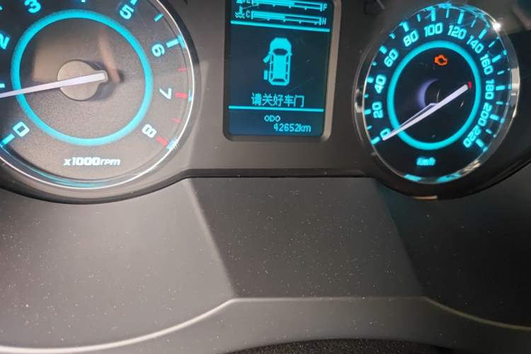 Used JAC Group Refine M5 2016 2.0T Gasoline Manual Business Edition Odometer Close Up