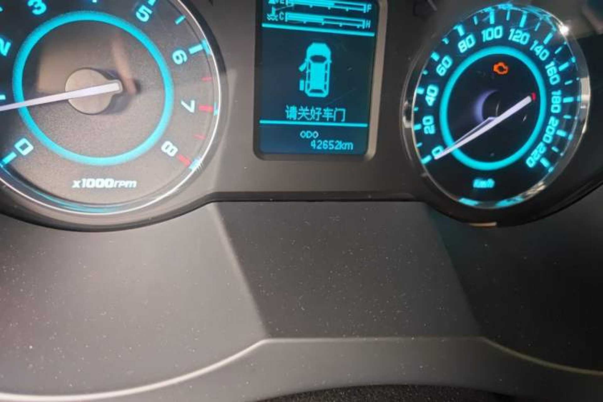 Used JAC Group Refine M5 2016 2.0T Gasoline Manual Business Edition Odometer Close Up