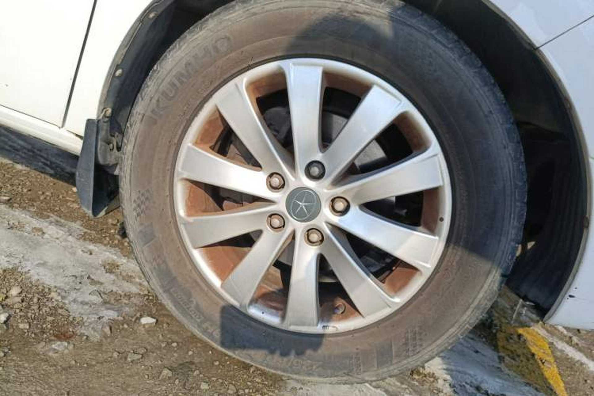 Used JAC Group Refine M5 2016 2.0T Gasoline Automatic Business Edition Right Front Wheel Hub