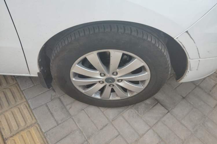Used JAC Group Refine M5 2016 2.0T Gasoline Automatic Business Edition Right Front Wheel Hub