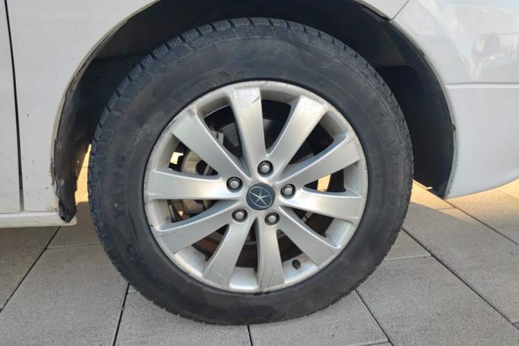 Used JAC Group Refine M5 2016 2.0T Gasoline Automatic Business Edition Right Front Wheel Hub