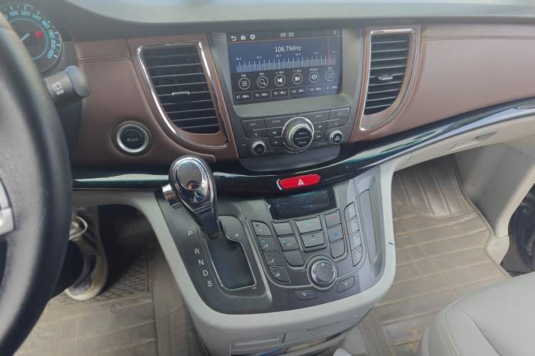Used JAC Group Refine M5 2017 2.0T Gasoline Dual-Clutch Executive Version Audio And AC Panel