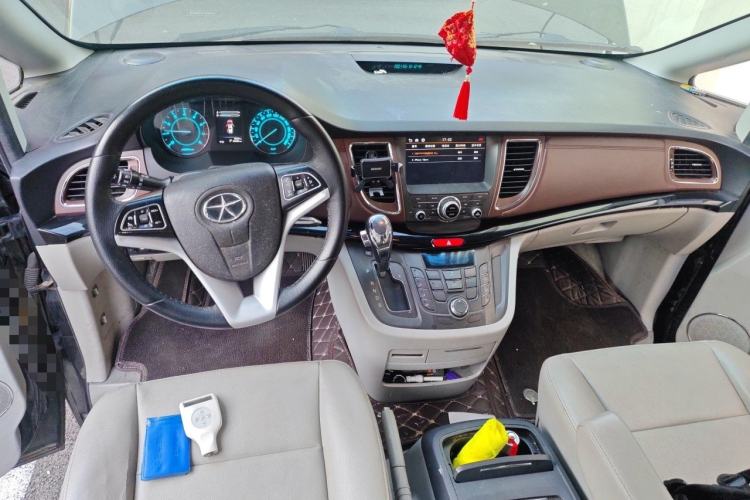 Used JAC Group Refine M5 2017 2.0T Gasoline Dual-Clutch Business Edition Center Console