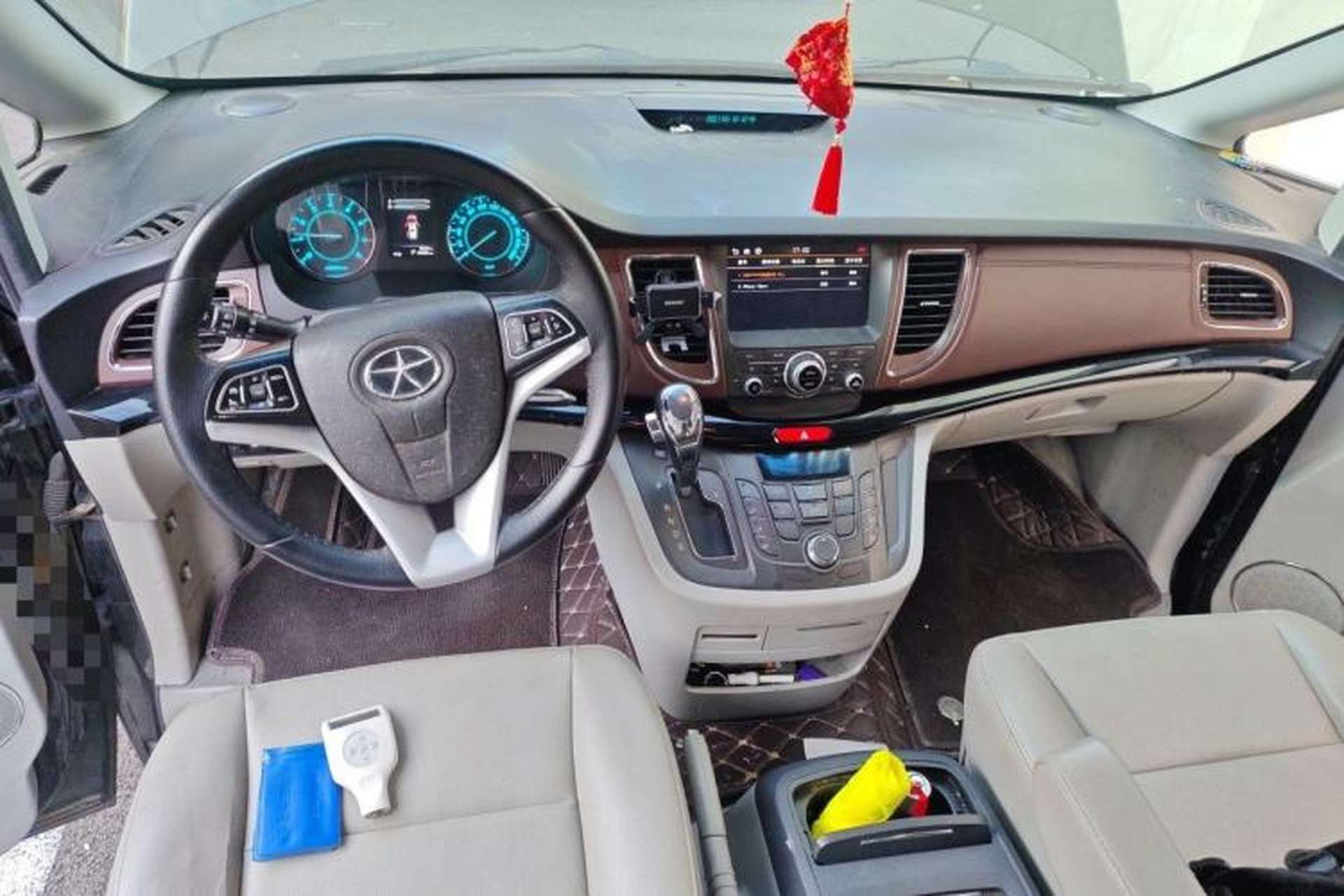 Used JAC Group Refine M5 2017 2.0T Gasoline Dual-Clutch Business Edition Center Console