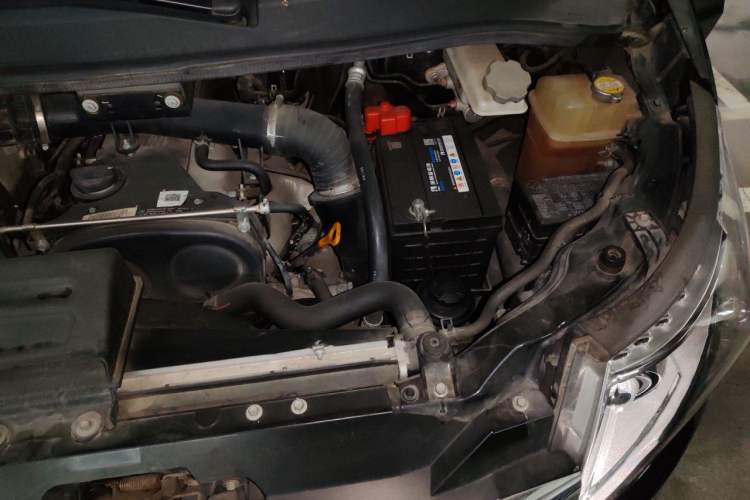 Used JAC Group Refine M5 2017 2.0T Gasoline Automatic Prestige Edition Engine Bay Left