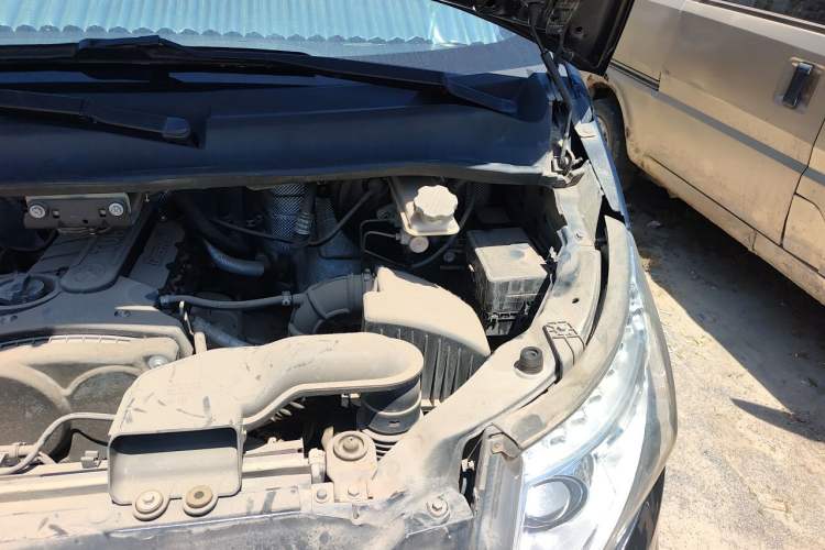 Used JAC Group Refine M5 2017 2.0T Gasoline Dual-Clutch Executive Version Engine Bay Left