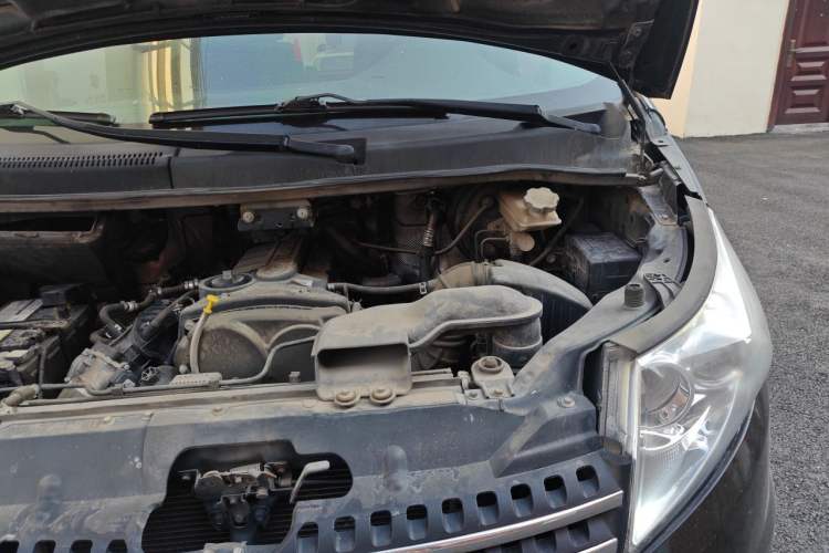 Used JAC Group Refine M5 2017 2.0T Gasoline Dual-Clutch Business Edition Engine Bay Left