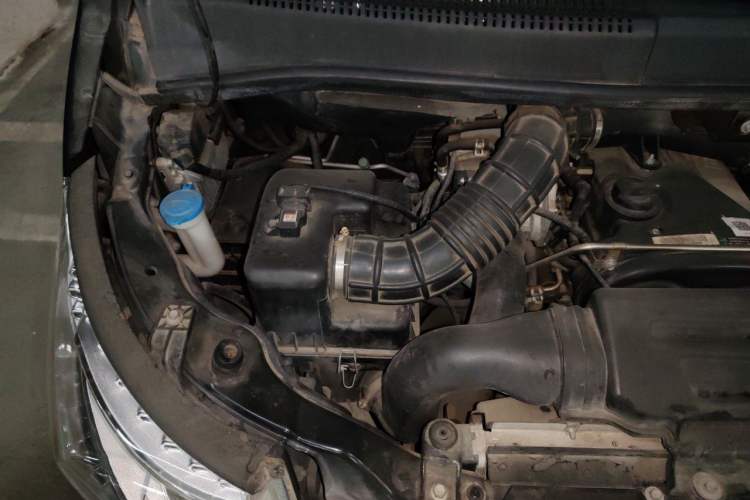 Used JAC Group Refine M5 2017 2.0T Gasoline Automatic Prestige Edition Engine Bay Right