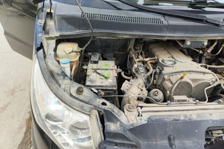 Used JAC Group Refine M5 2017 2.0T Gasoline Manual Business Edition Engine Bay Right