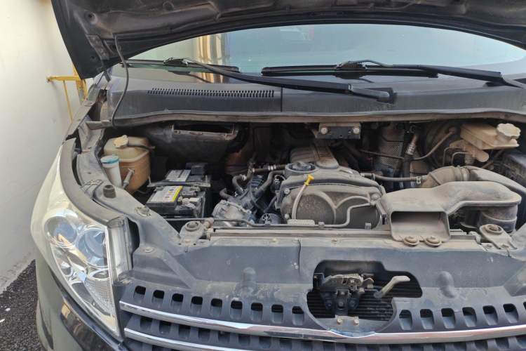 Used JAC Group Refine M5 2017 2.0T Gasoline Dual-Clutch Business Edition Engine Bay Right