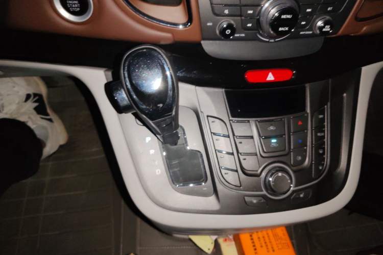 Used JAC Group Refine M5 2017 2.0T Gasoline Automatic Prestige Edition Gear Lever