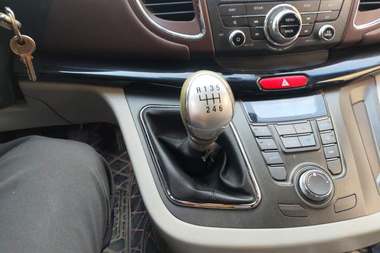 Used JAC Group Refine M5 2017 2.0T Gasoline Manual Business Edition Gear Lever