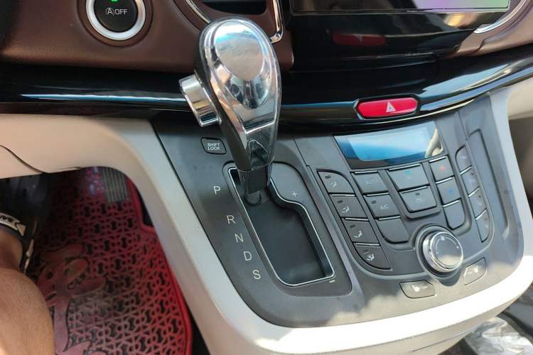Used JAC Group Refine M5 2017 2.0T Gasoline Dual-Clutch Executive Version Gear Lever