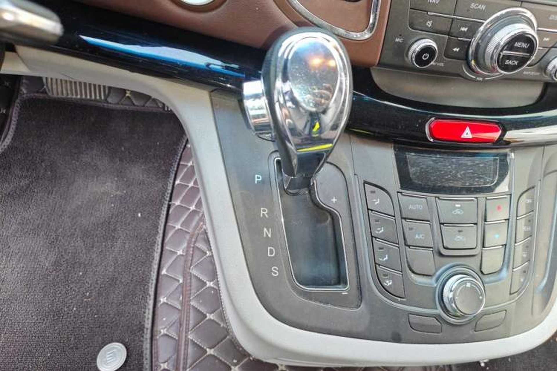 Used JAC Group Refine M5 2017 2.0T Gasoline Dual-Clutch Business Edition Gear Lever
