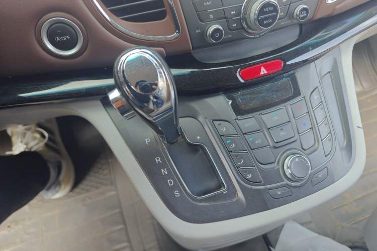 Used JAC Group Refine M5 2017 2.0T Gasoline Dual-Clutch Executive Version Gear Lever
