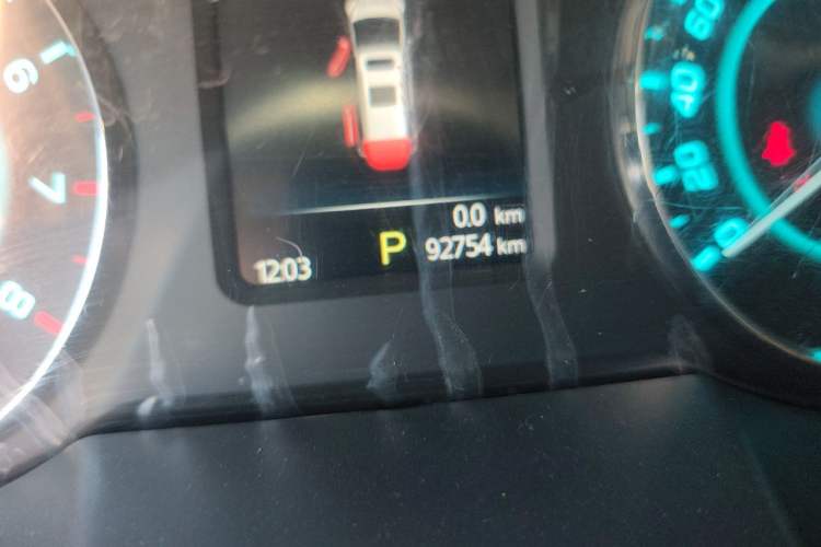 Used JAC Group Refine M5 2017 2.0T Gasoline Dual-Clutch Executive Version Odometer Close Up