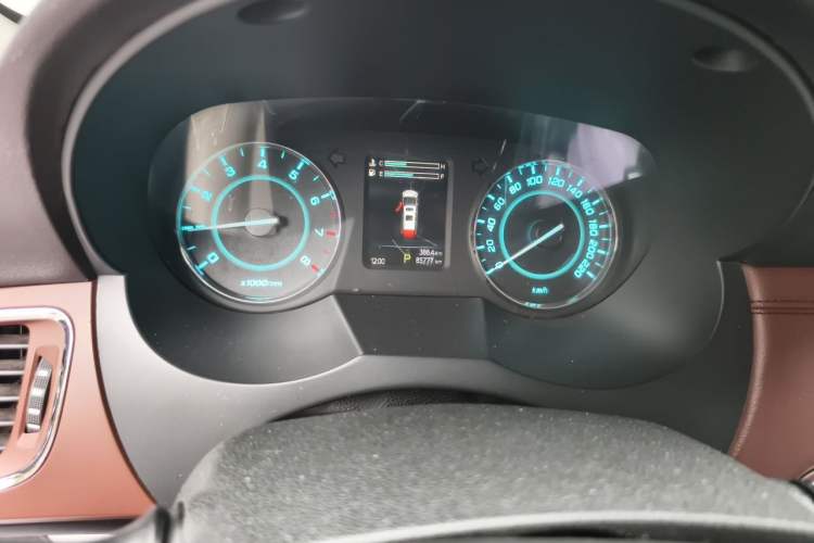 Used JAC Group Refine M5 2017 2.0T Gasoline Dual-Clutch Business Edition Odometer Close Up