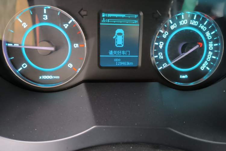 Used JAC Group Refine M5 2017 1.9T Diesel Manual Business Edition Odometer Close Up