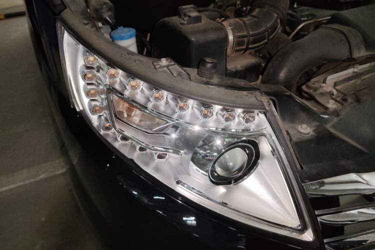 Used JAC Group Refine M5 2017 2.0T Gasoline Automatic Prestige Edition Right Front Headlight