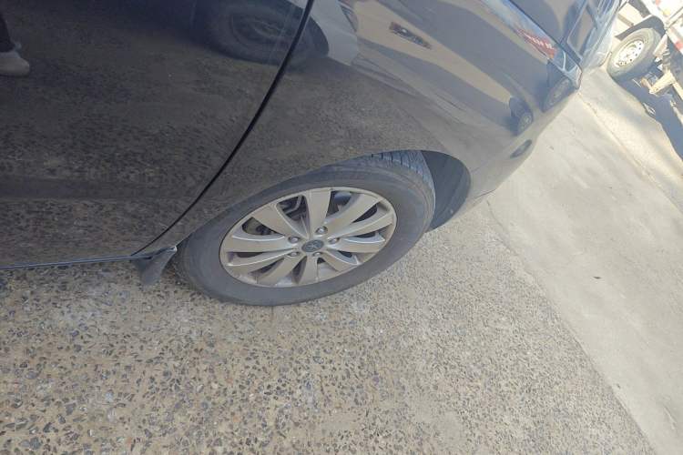 Used JAC Group Refine M5 2017 2.0T Gasoline Dual-Clutch Executive Version Right Front Wheel Hub